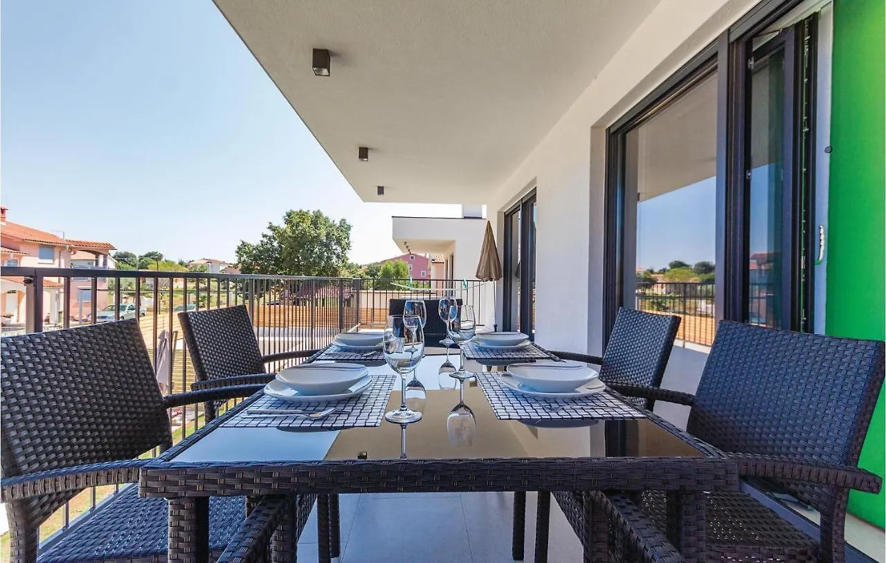 Awesome Apartment In Medulin With Kitchen