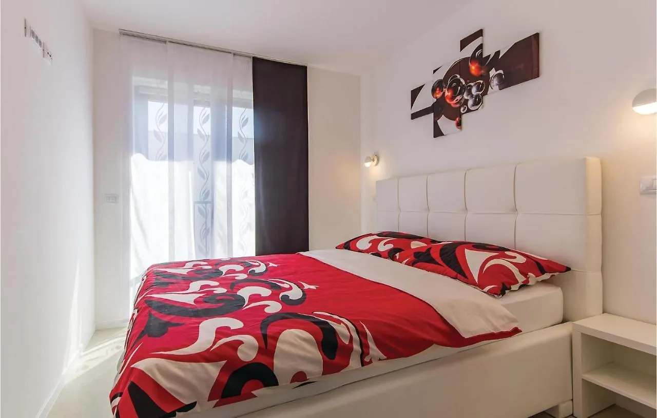Awesome Apartment In Medulin With Kitchen 0*,  크로아티아