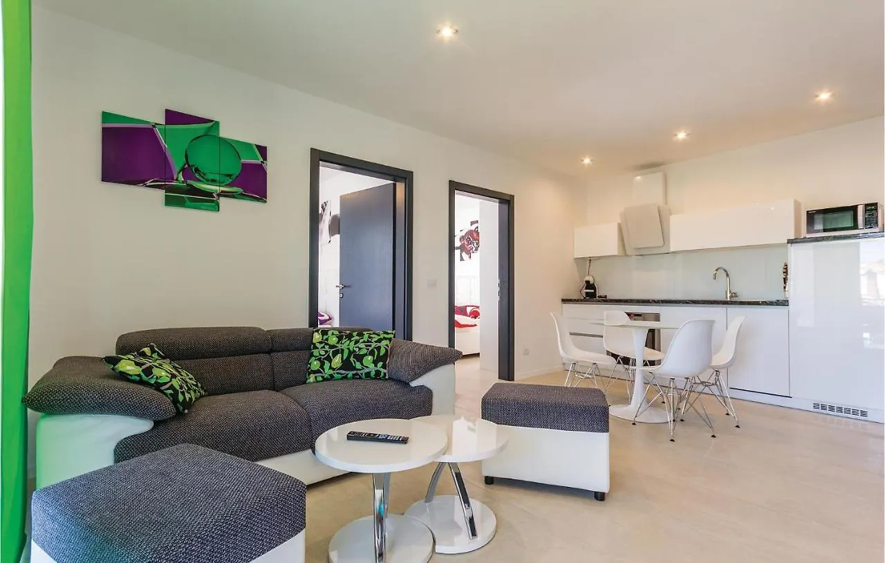 Awesome Apartment In Medulin With Kitchen