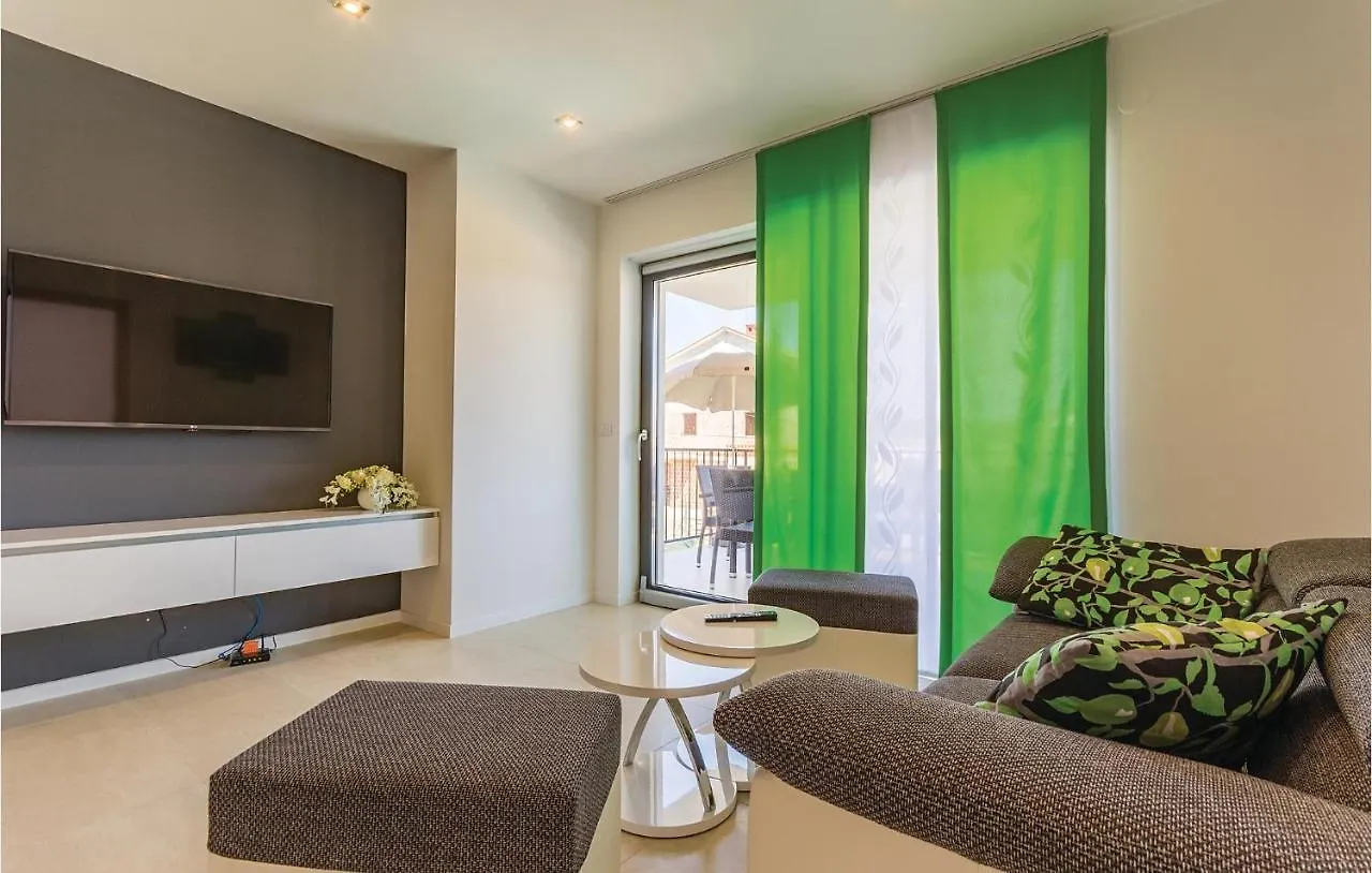 Awesome Apartment In Medulin With Kitchen
