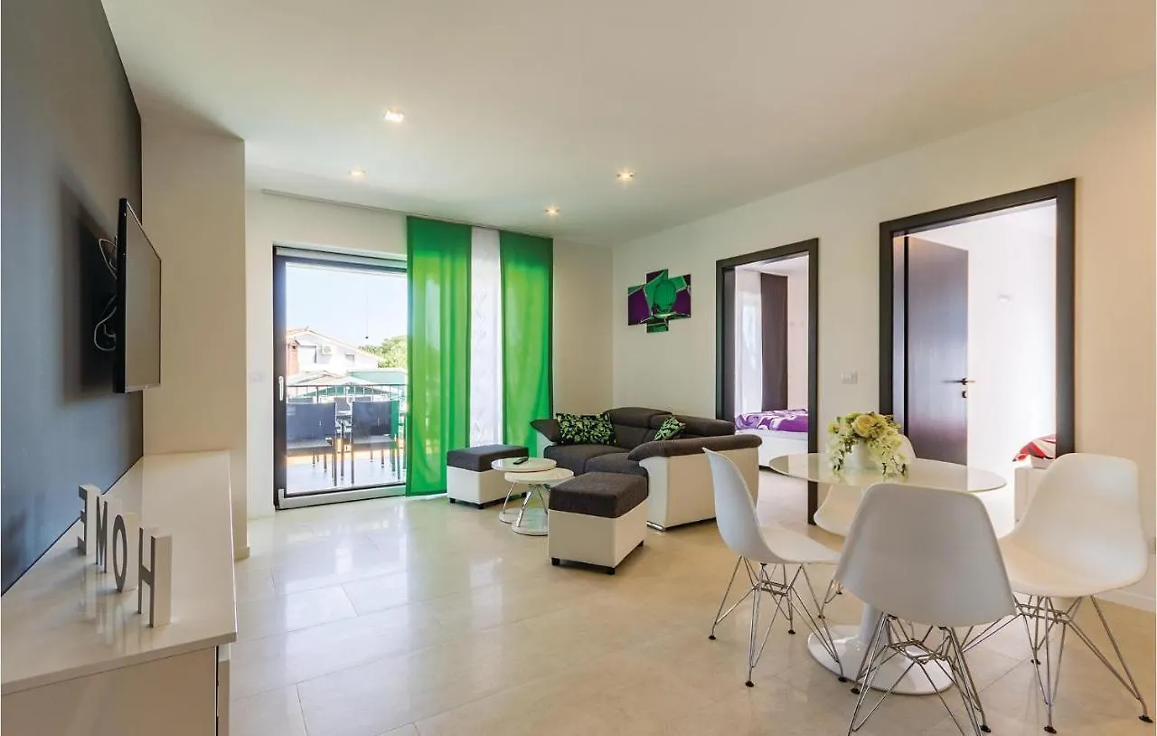 Awesome Apartment In Medulin With Kitchen